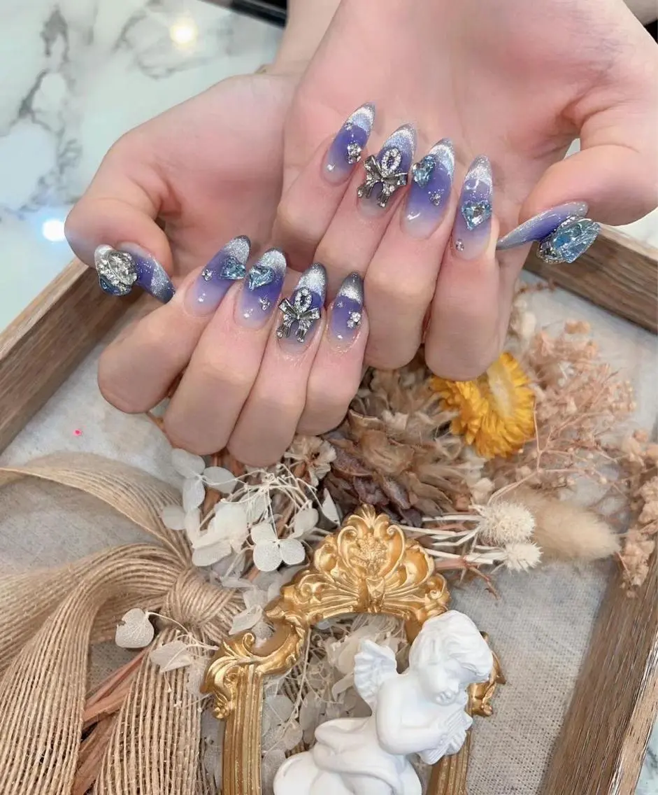 ネイル ブルー フレンチネイル マグネットネイル マグネットフレンチ シルバー babarla Nailのネイルデザイン
