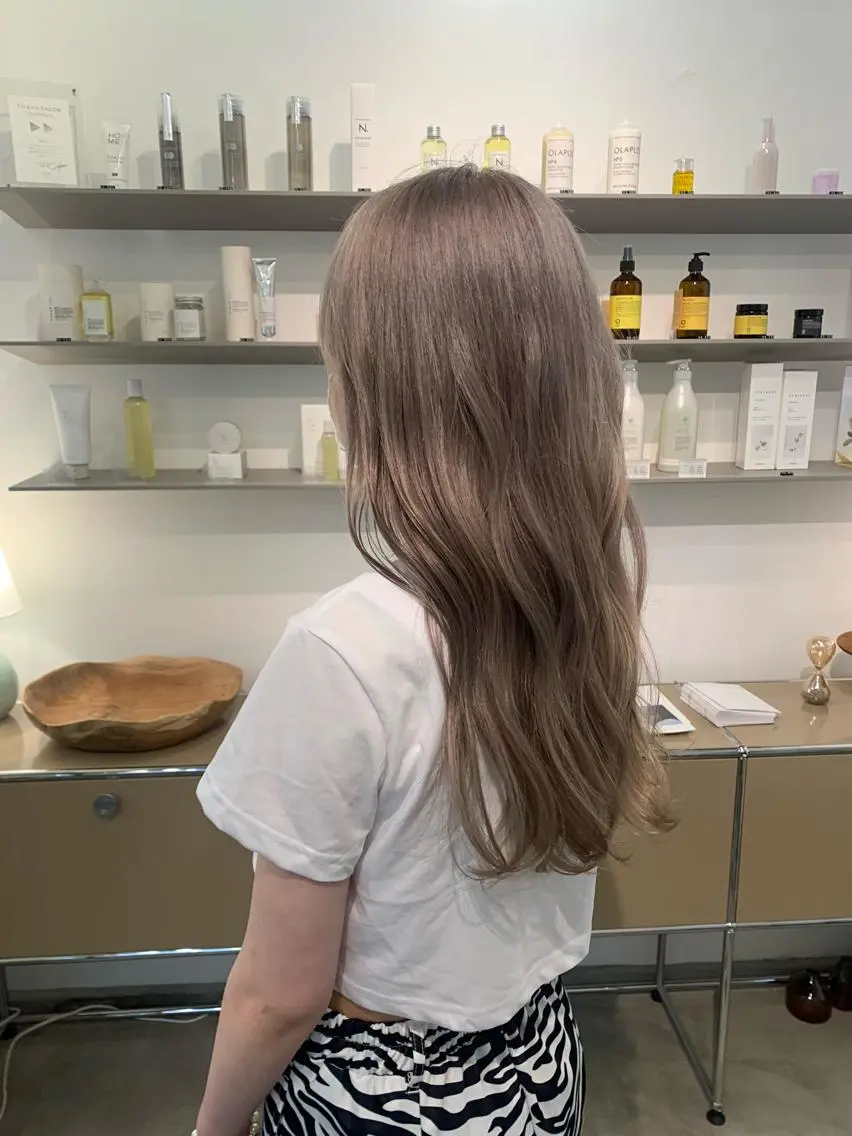 セミロング カラー ブリーチカラーが人気 onnuのヘアスタイル