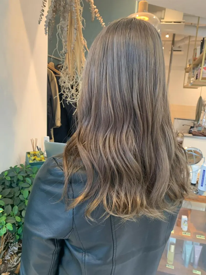 セミロング カラー ブリーチ グレージュ ミルクティーグレージュ ヘアカラー 中目黒🌼 🌼ハナのヘアスタイル