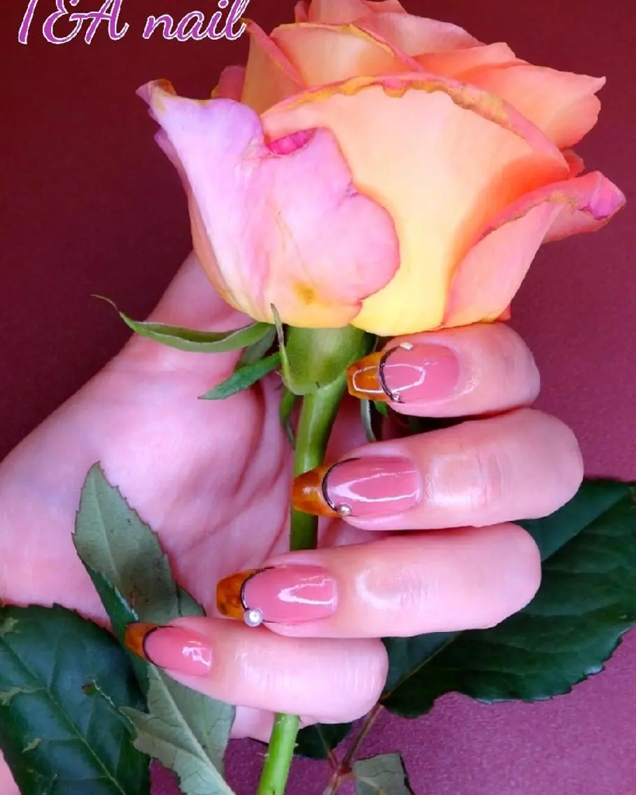 セミロング ネイル べっ甲ネイル フレンチネイル T&A nailのネイルデザイン