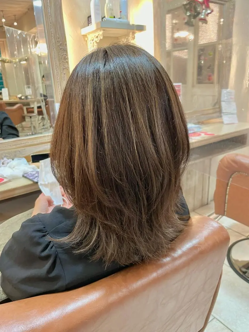 ロング アッシュ ハイライト レイヤーカット ショートカットなら 前平友慈のヘアスタイル