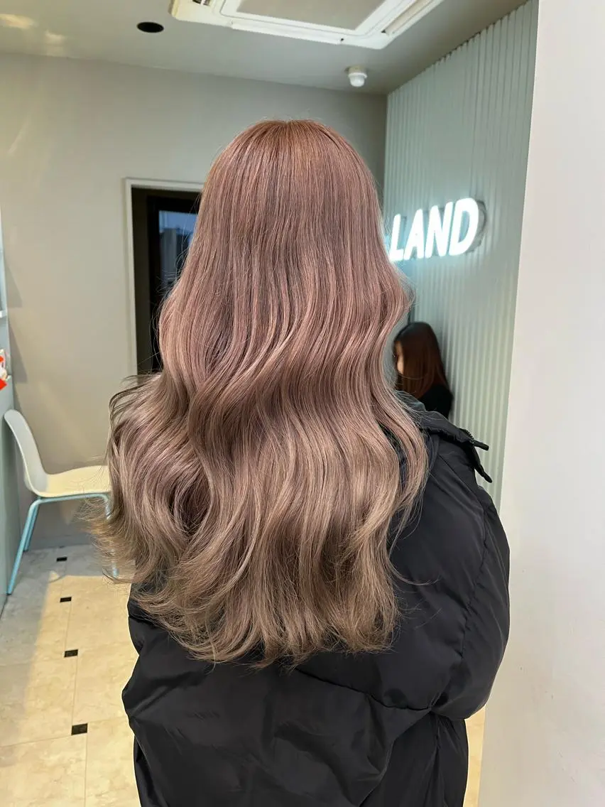 セミロング カラー ヘアカラー ブリーチカラー 🩵MIZUKIのヘアスタイル