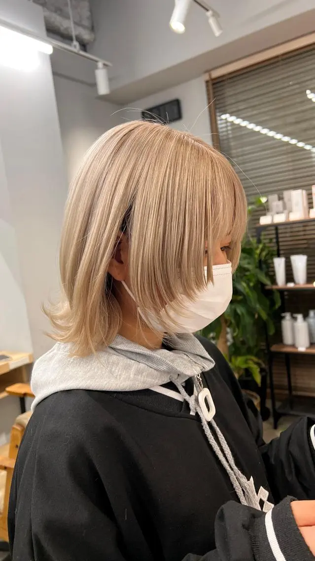 ショート カラー ウルフカット ブリーチ毛の縮毛矯正 ハイトーン/岡本智樹のヘアスタイル