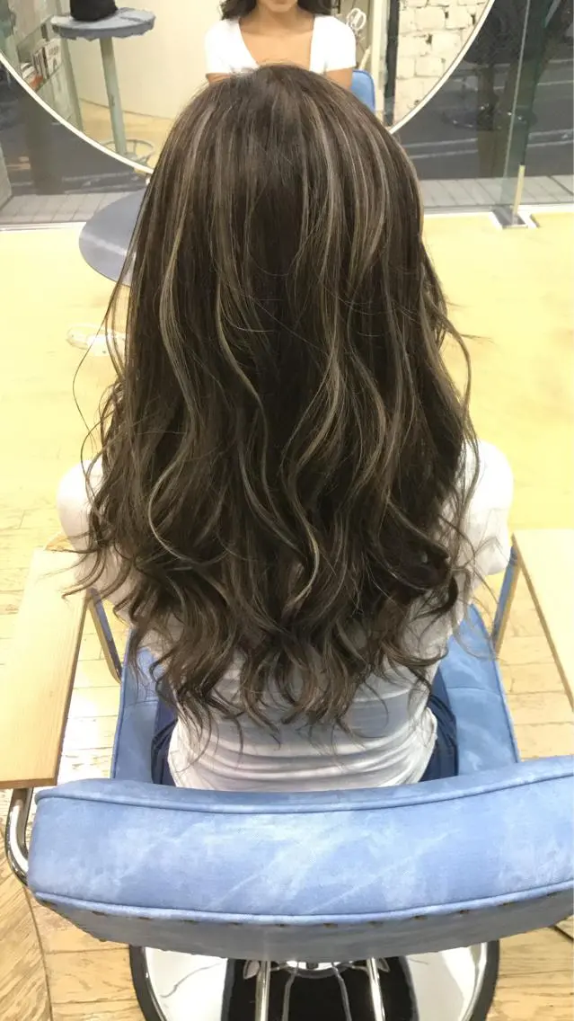ロング カラー ヘアアレンジ アッシュ アッシュブラウン ブラウンカラー ハイライトカラー 3Dハイライト カット ヘアカラー トリートメント 松井 敬太郎のヘアスタイル