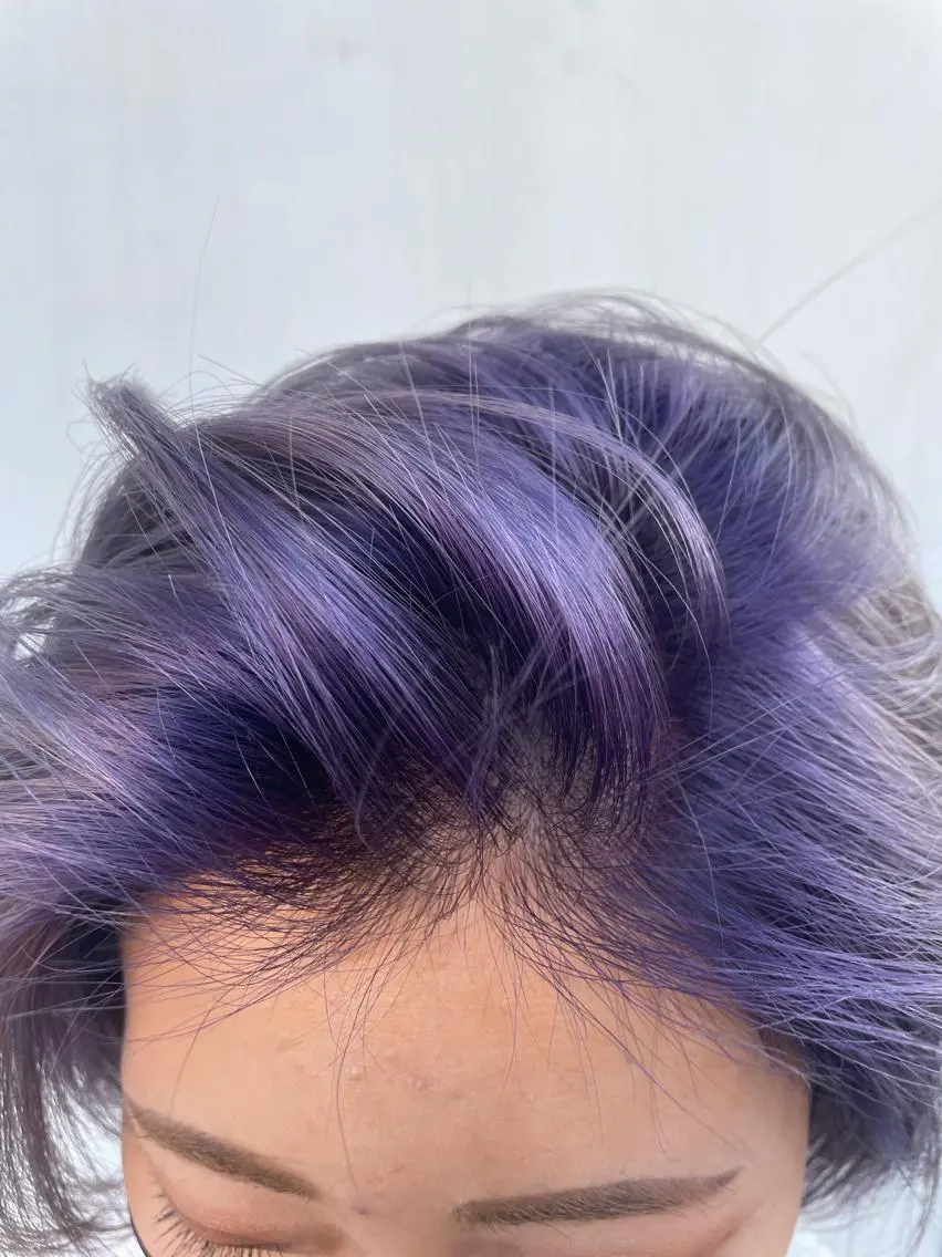 カラー シルバー 小関 仁晴のヘアスタイル