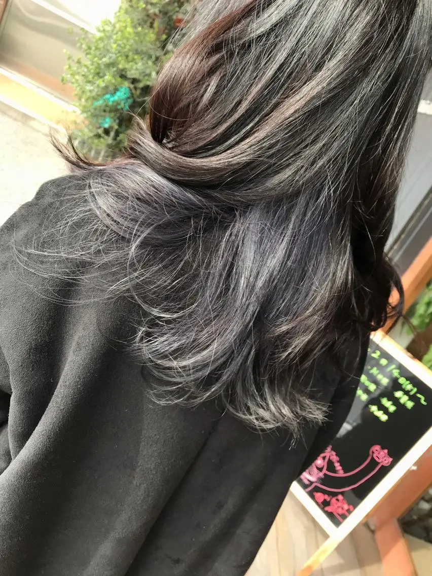 ロング カラー インナーカラー ラベンダーカラー ラベンダーグレー 学生 BRAS ナカガワのヘアスタイル