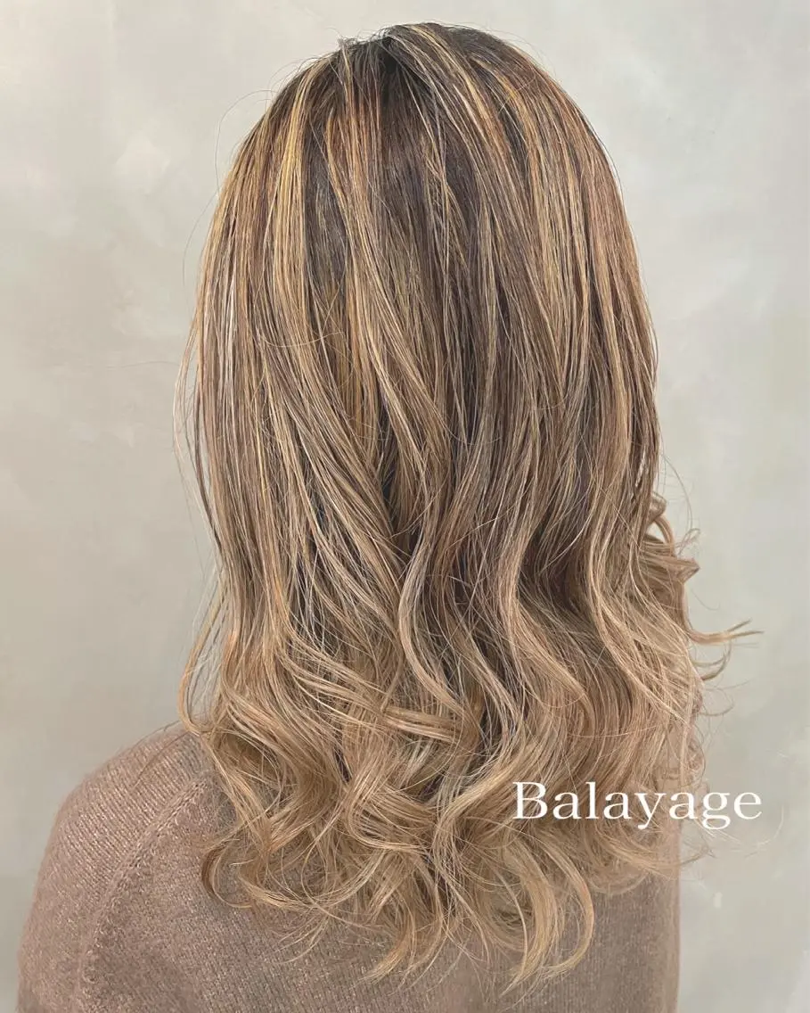 セミロング カラー バレイヤージュ ハイライトカラー ハイライト レイヤーカット sugino katsuyaのヘアスタイル