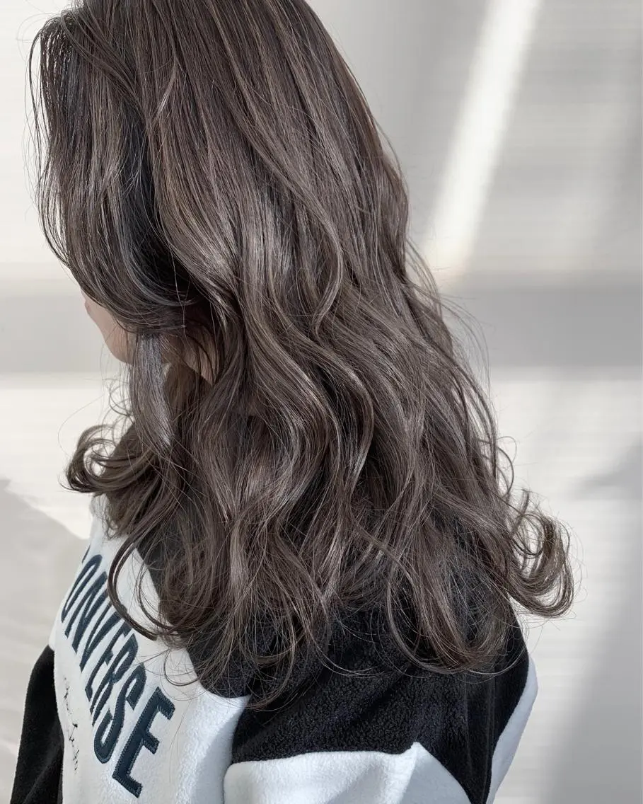 ロング カラー グレージュ Beach 代表 KENTAのヘアスタイル