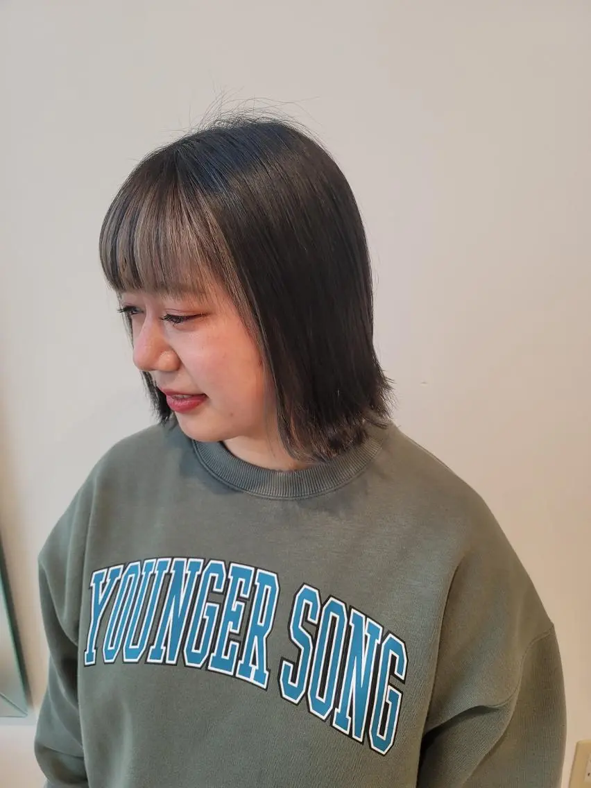 ミディアム カラー ミストバング 黒髪 ブルーカラー ブルーブラック フェイスフレーミング カット ヘアカラー 鈴木 翠のヘアスタイル