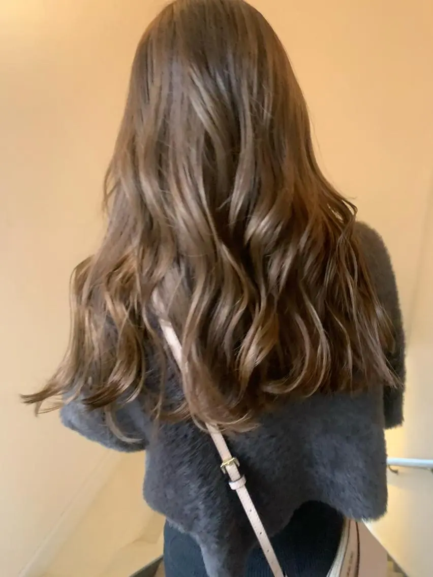 セミロング カラー カット ヘアカラー トリートメント 本間 結衣のヘアスタイル