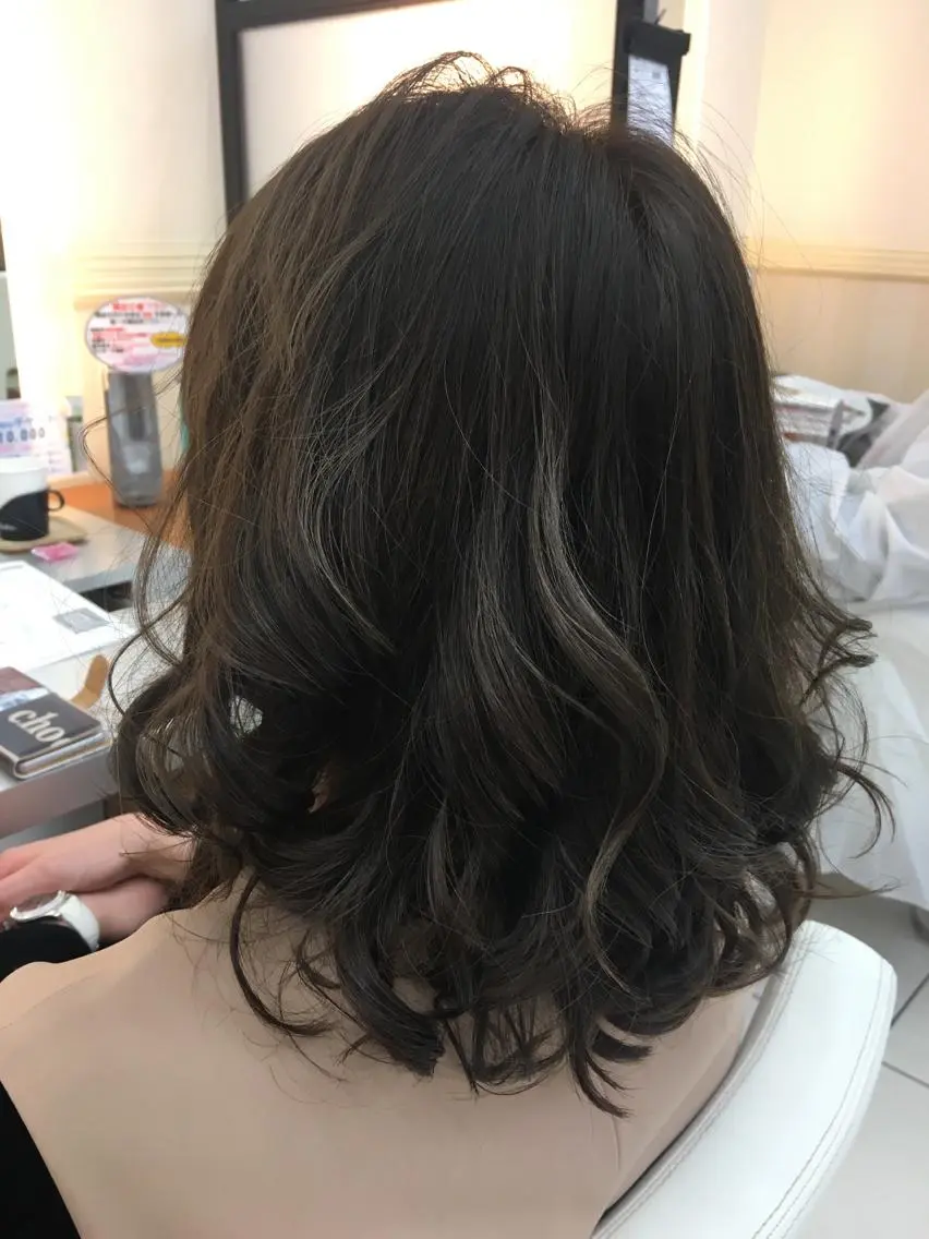 ミディアム カット ヘアカラー ブリーチ/バレイヤ ージュ川端裕司のヘアスタイル
