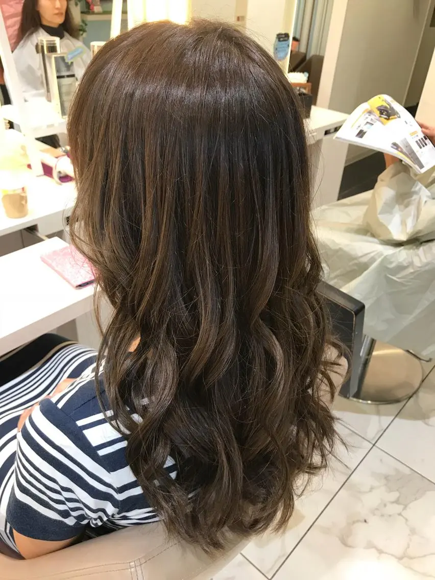 ロング カラー 透明感カラー 清藤綾/脱白髪染め 白髪ぼかしハイライトのヘアスタイル
