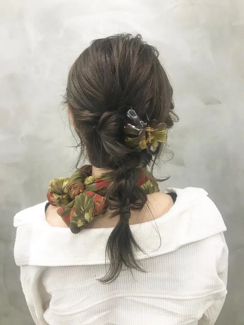 ヘアアレンジ ヘアセット 💓パーマ，💗 レイヤーカットのヘアスタイル