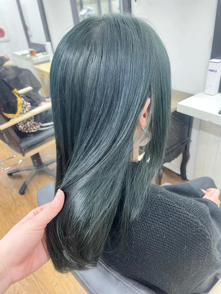 ロング カラー ブリーチ 青木 優歩のヘアスタイル
