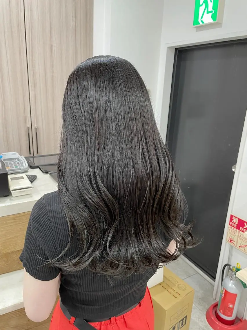 カラー 尾形 日和のヘアスタイル