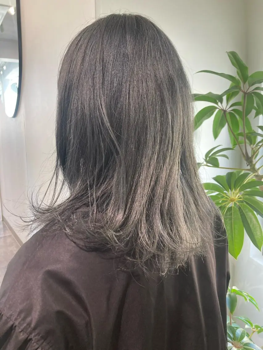 ミディアム カラー グレージュ トリートメント 佐伯 和佳のヘアスタイル
