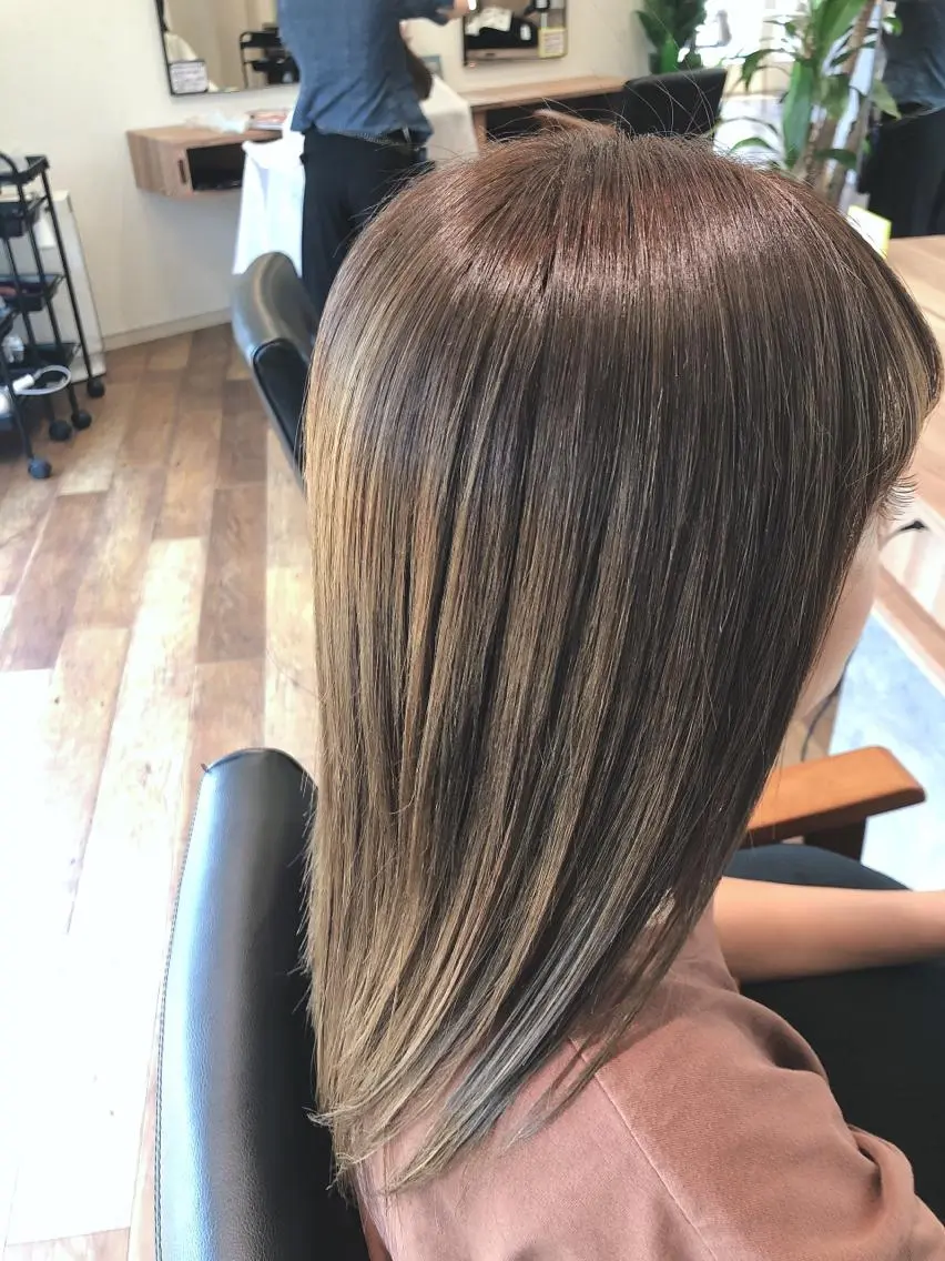セミロング パーマ 大川 優佳のヘアスタイル