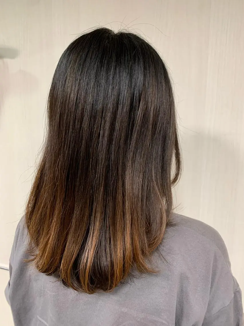 セミロング 顔周りカット レイヤーカット ウスイマイコ カット/ケアカラーのヘアスタイル