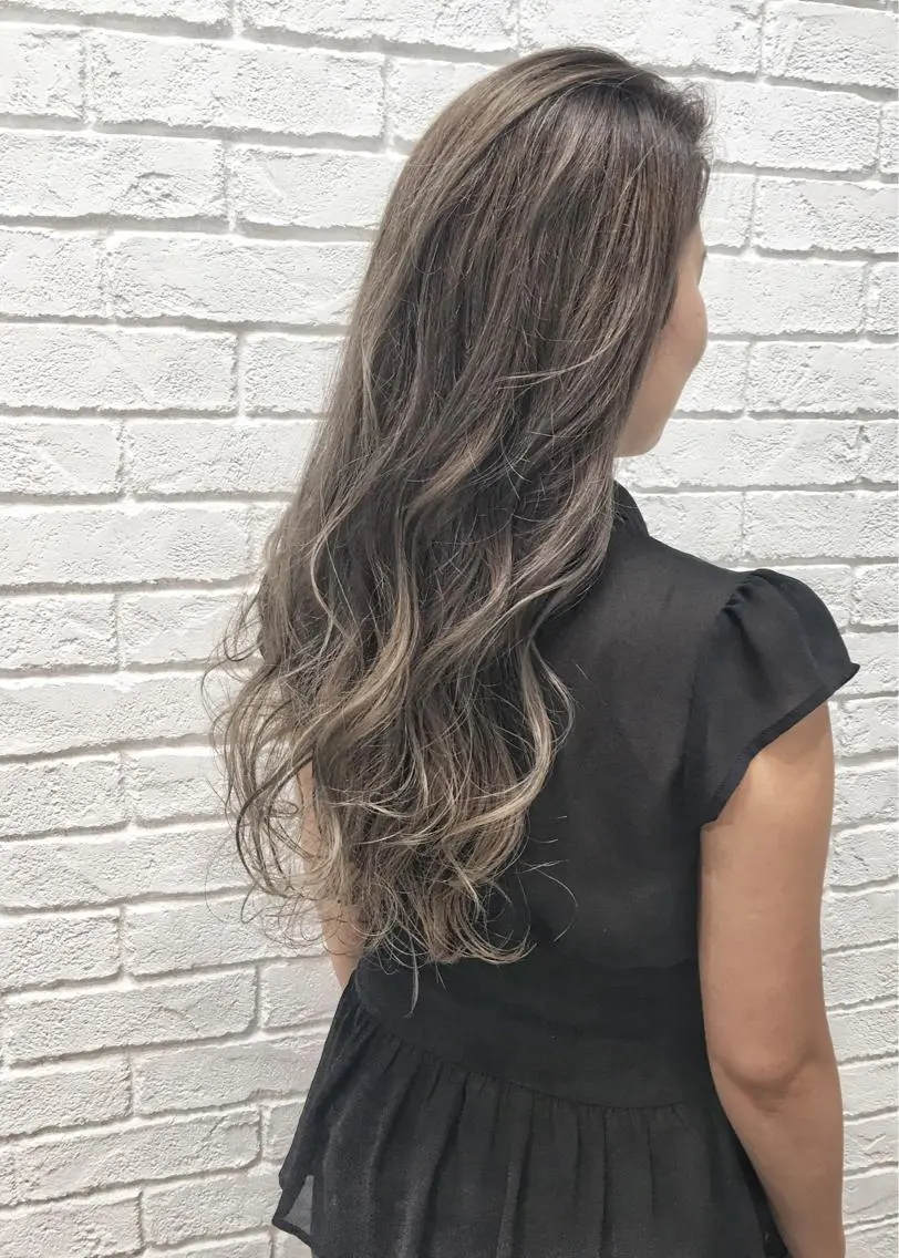 ロング 外国人風カラー ハイライト ヘアカラー トリートメント 小澤大輔 YOLO hairのヘアスタイル