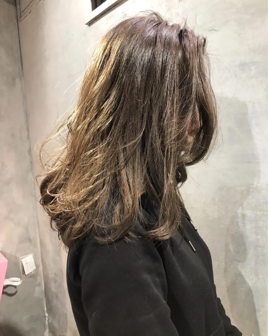 セミロング カラー ベージュカラー オリーブベージュ ヘアカラー ツキノキ ミナのヘアスタイル