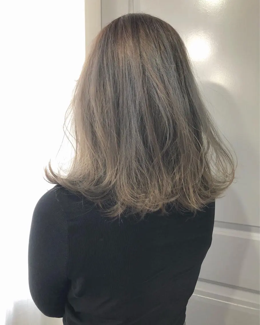 セミロング カラー ブリーチ ケアブリーチ グレージュ Pia ツボイ ケイタのヘアスタイル