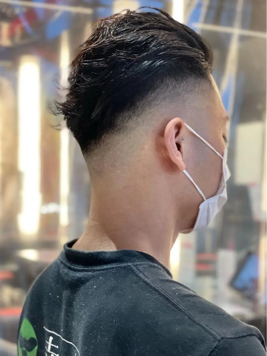 ショート メンズ フェードカット メンズヘア特化 崎田 成人のヘアスタイル
