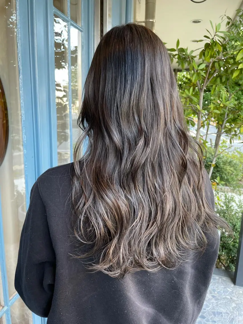 ロング 齋藤 樹里のヘアスタイル