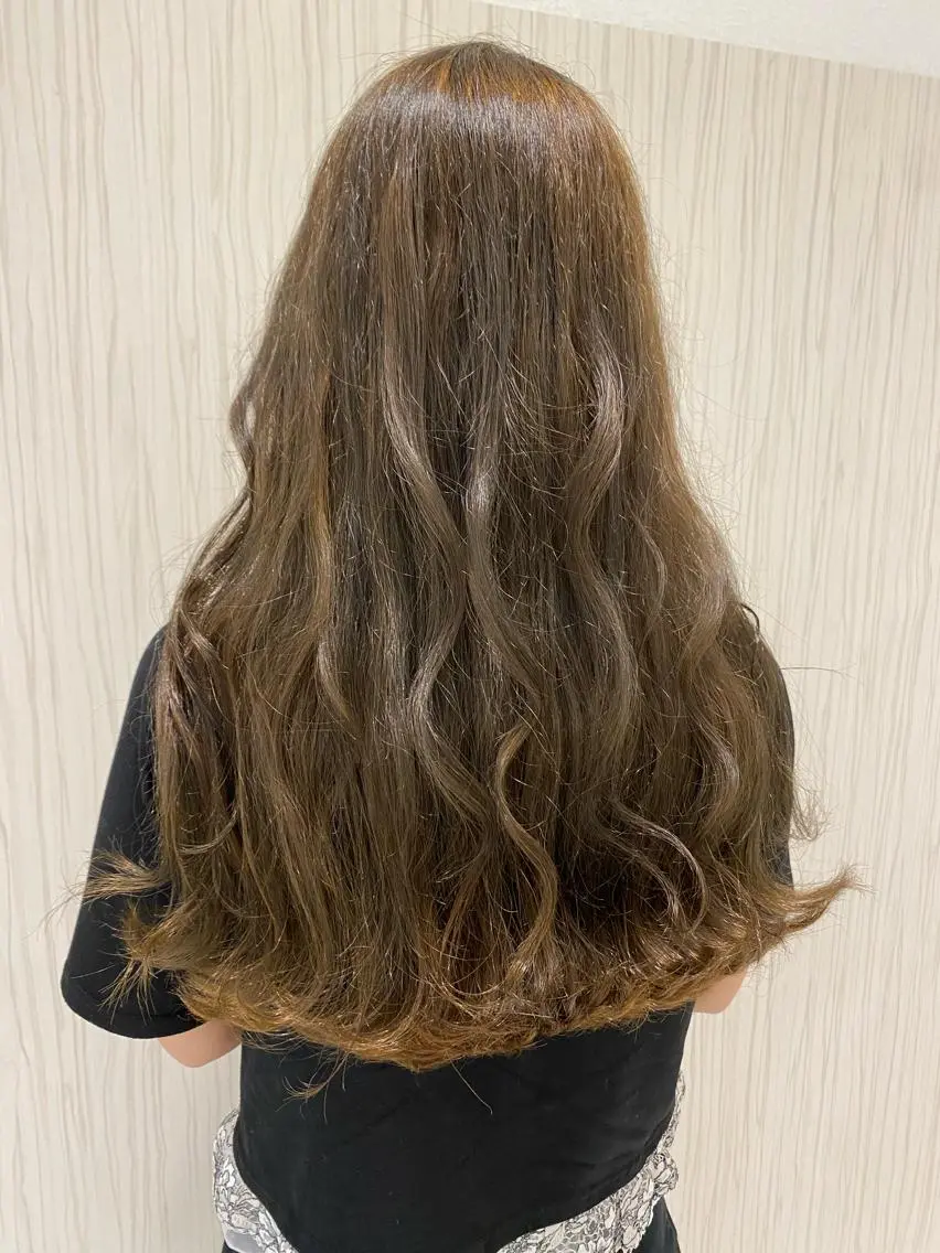 ロング カラー ヘアアレンジ ベージュカラー ブリーチ 🥀暖色韓国ヘア💕 保科侑花のヘアスタイル