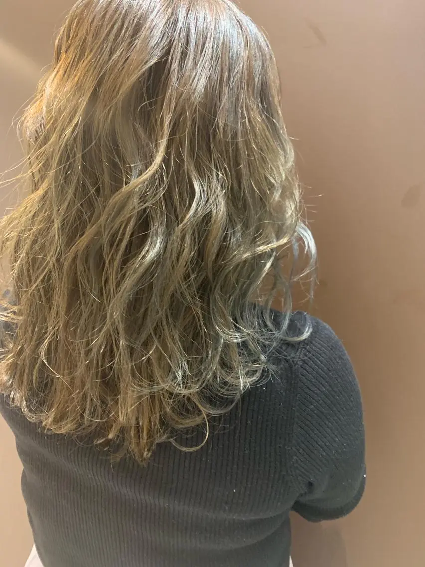 セミロング カラー ヘアアレンジ ブリーチ 透明感カラー ブリーチなしカラー きむえり/髪質改善 /うねり広がり改善のヘアスタイル