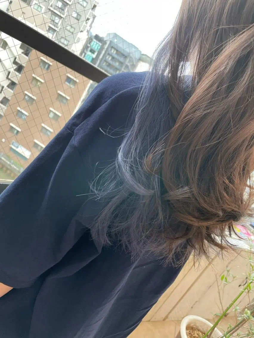 カラー ブルーカラー 金子 しおりのヘアスタイル