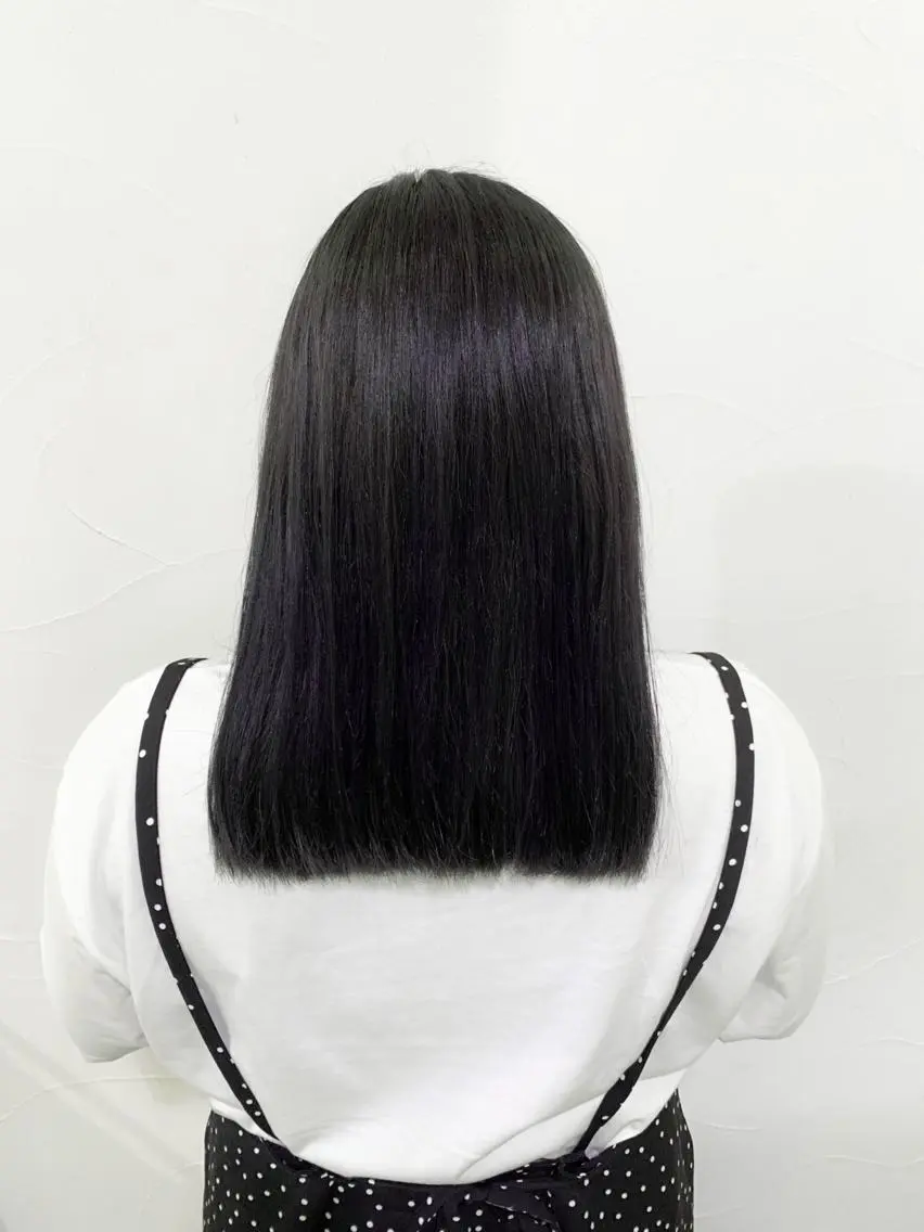 セミロング カラー 乳井 悠香のヘアスタイル