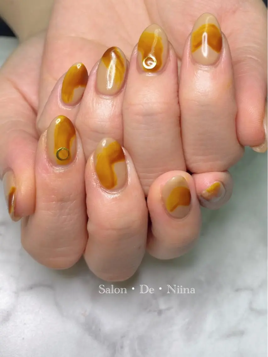 ネイル シンプルネイル ボディビルダーSal on.DeNiinaのネイルデザイン