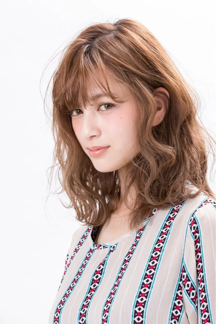 セミロング ヘアアレンジ ブリーチ/ハイトーン 天童市/SERINAのヘアスタイル