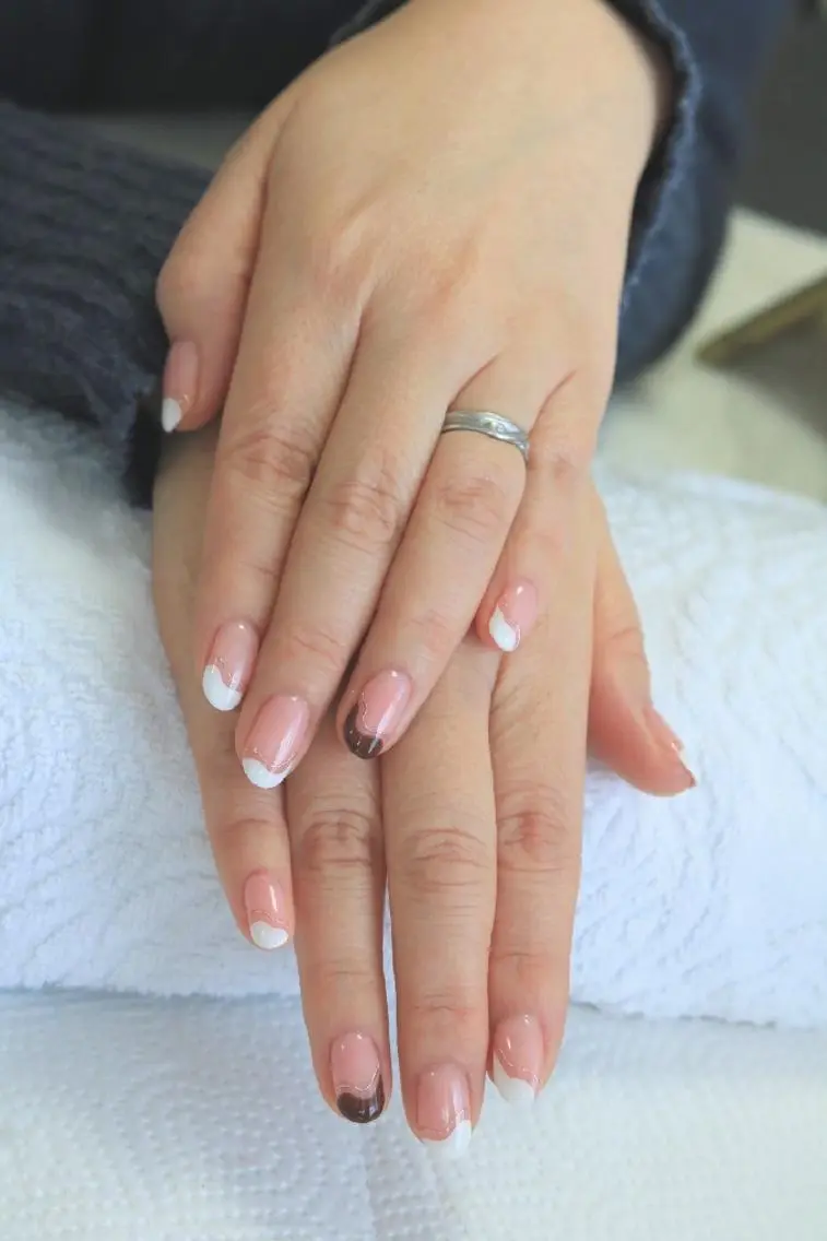 ネイル フレンチネイル ミラーネイル バレンタイン Nail Atelier B.のネイルデザイン