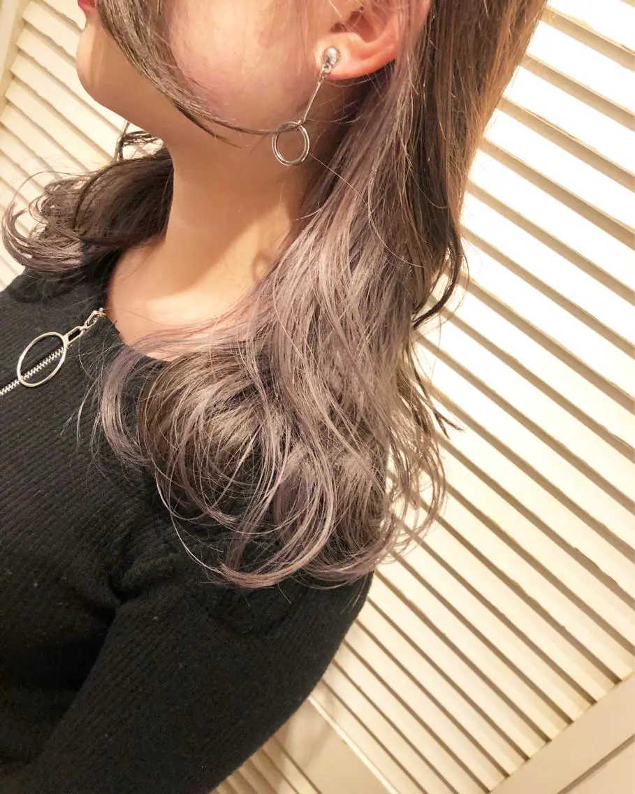 ミディアム カラー ブリーチ インナーカラー ヘアカラー 韓国🇰🇷レイヤー 映える顔周り🩷のヘアスタイル
