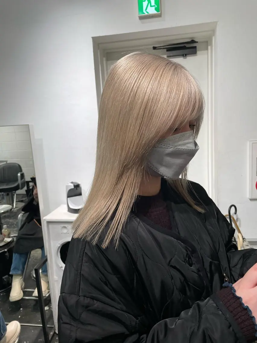 ロング カラー パーマ ヘアアレンジ メンズ キッズ ネイル マツエク・マツパ アイブロウ メンズブリーチ ブリーチ ブロンド ホワイトブロンド ホワイト カット ヘアカラー トリートメント 艶ハイトーン/ヘア アレンジAYAKAのヘアスタイル