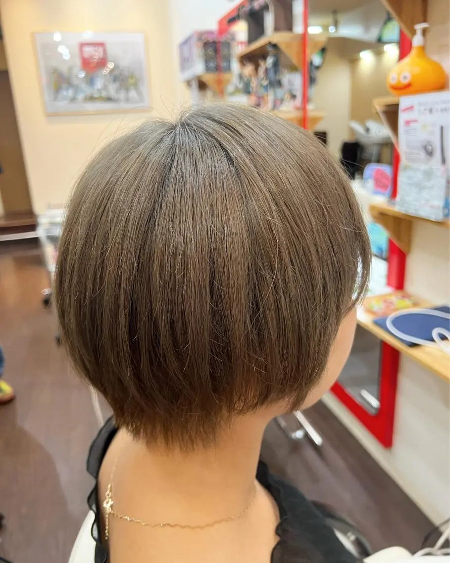 ショート カラー アッシュ ベージュカラー ヘアカラー まさき✂︎ /ブリーチカラーのヘアスタイル