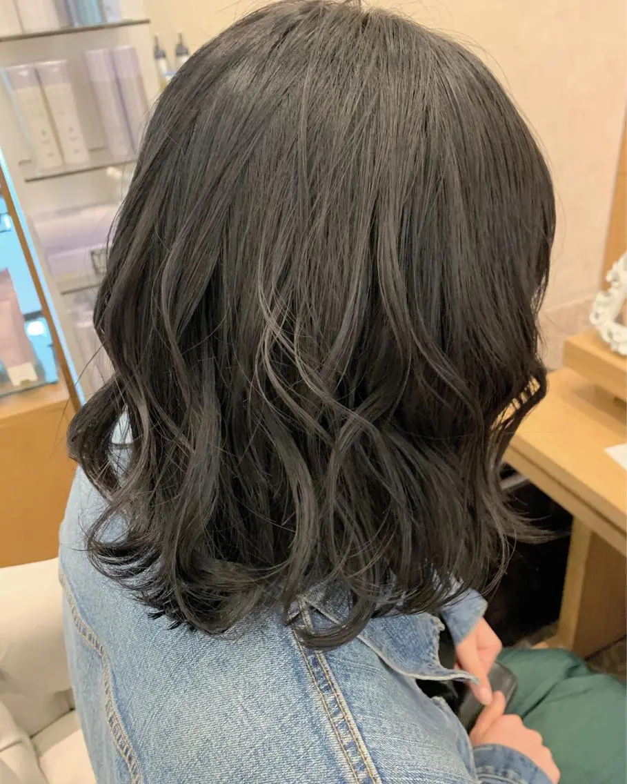 ミディアム カラー SUZUKA .のヘアスタイル