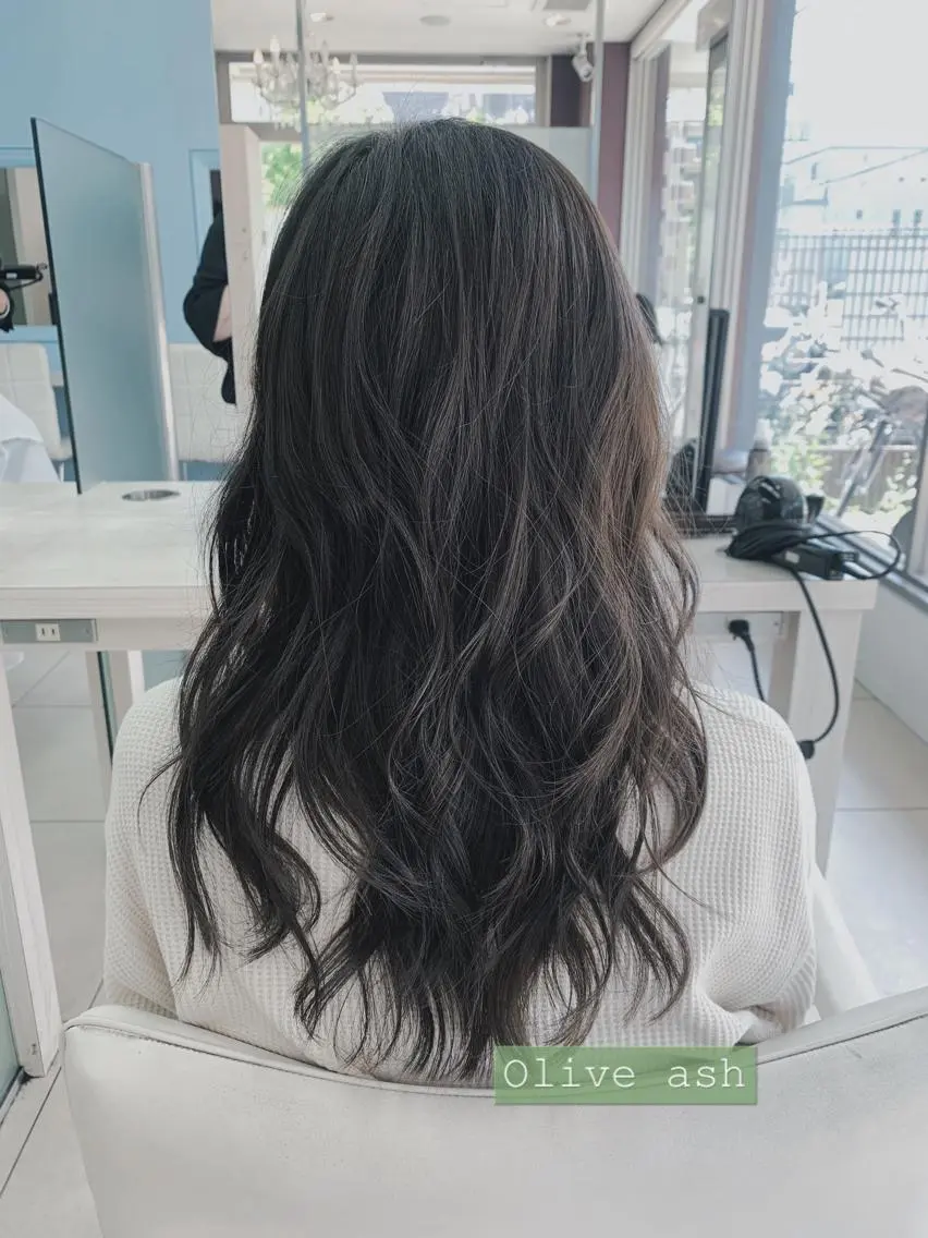 ロング カラー アッシュ 透明感カラー オリーブアッシュ トリートメント ヘアカラー トリートメント ✂︎レディース のメンズカット屋さんのヘアスタイル