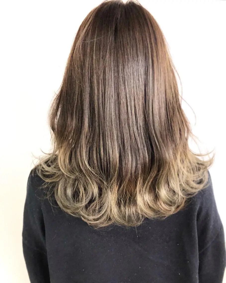 セミロング カラー パーマ ヘアアレンジ メンズ キッズ ネイル マツエク・マツパ グラデーションカラー グラデーション ヘアカラー トリートメント ヘッドスパ レイヤーカット✂️ 艶髪/小田部慎也のヘアスタイル