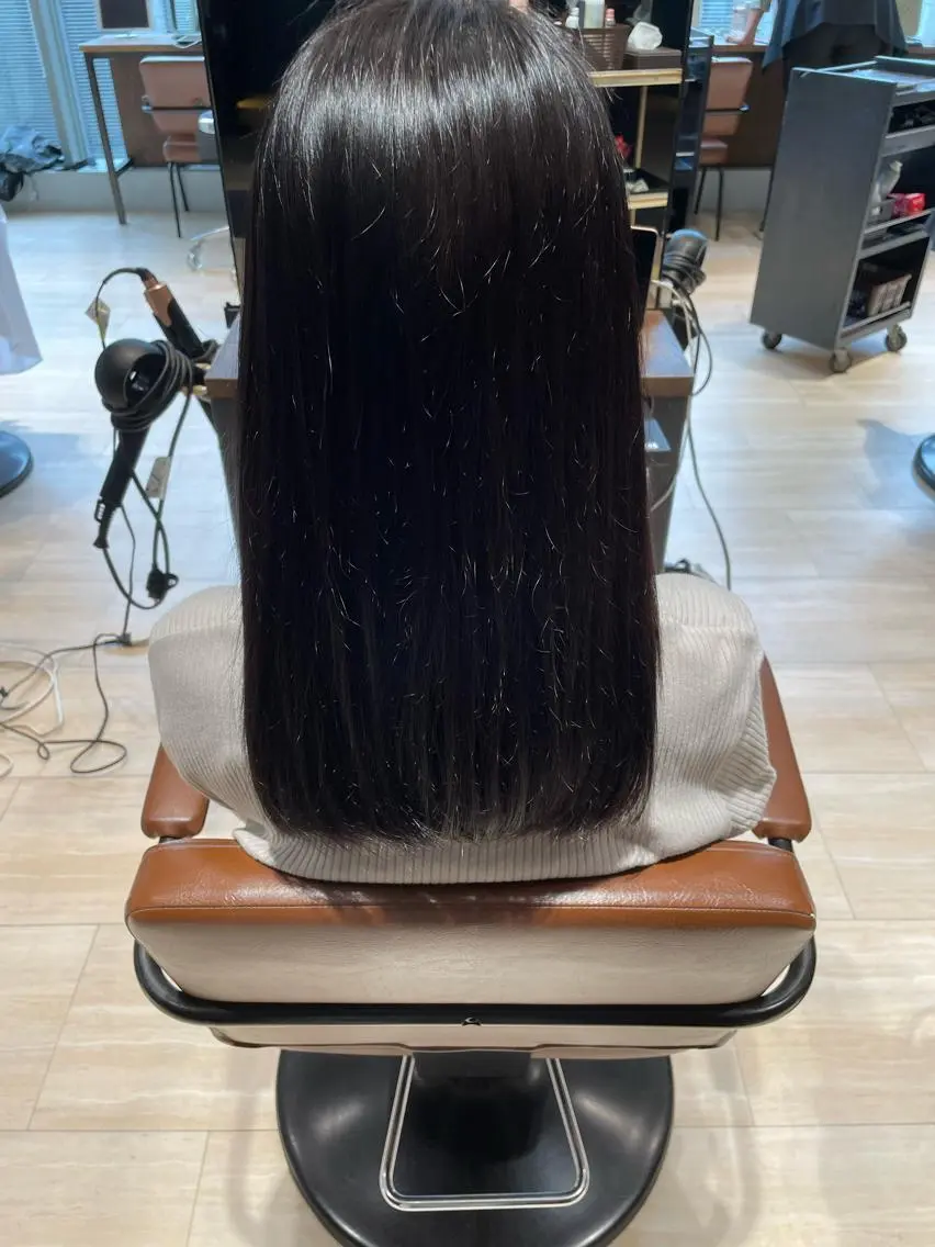 セミロング 透明感カラー🩶 ×小顔カット難波のヘアスタイル