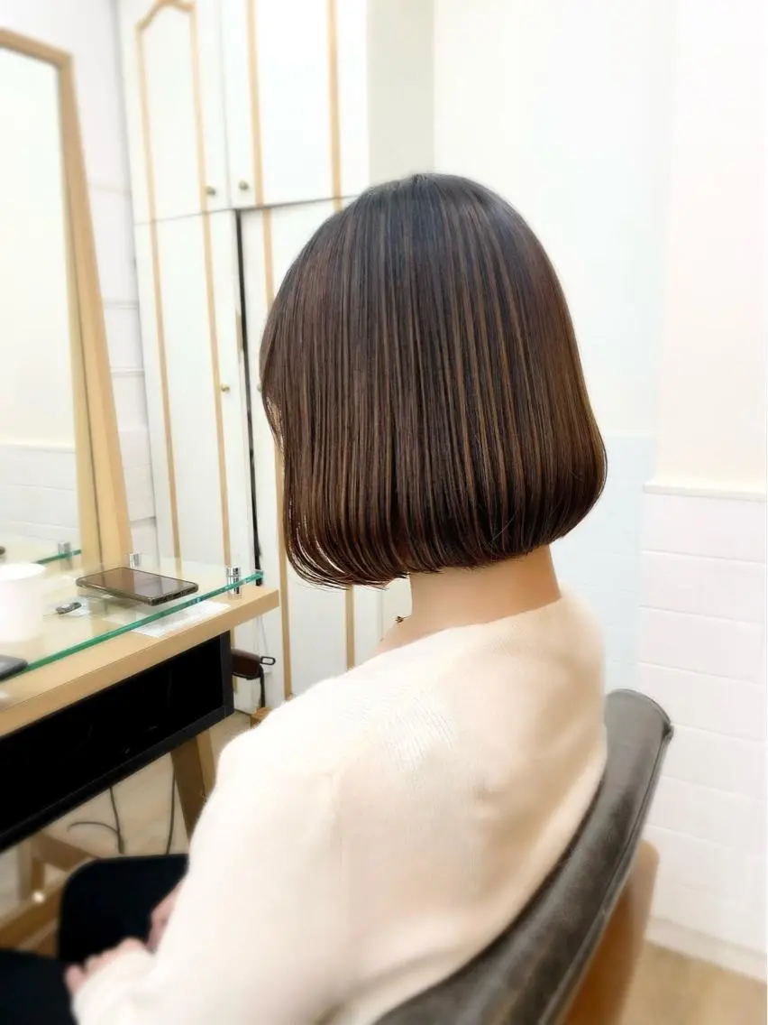 ミディアム カラー パーマ ヘアアレンジ メンズ キッズ ネイル マツエク・マツパ アイブロウ レイヤーカット／ 巻ける縮毛矯正のヘアスタイル