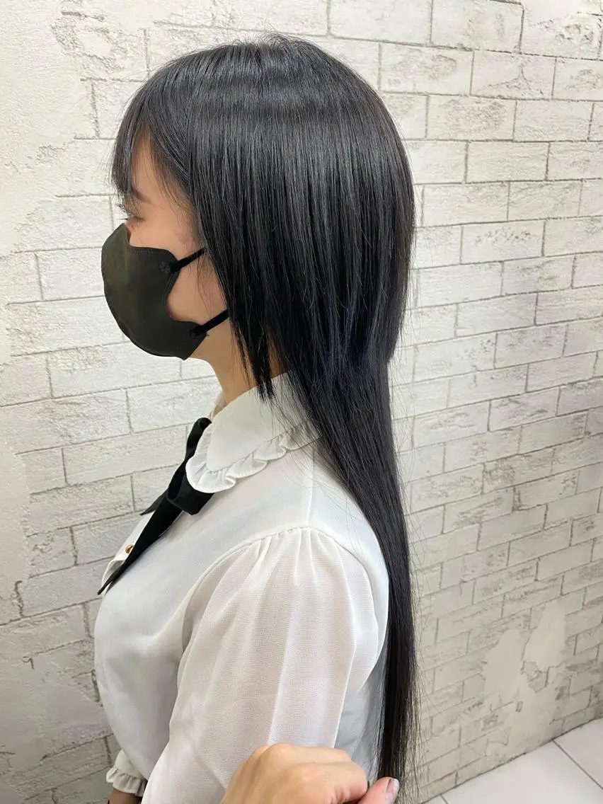 ロング カラー 黒髪 ブルーカラー ブルーブラック グレージュ達人/赤み 消し/ブリーチ/岩崎のヘアスタイル