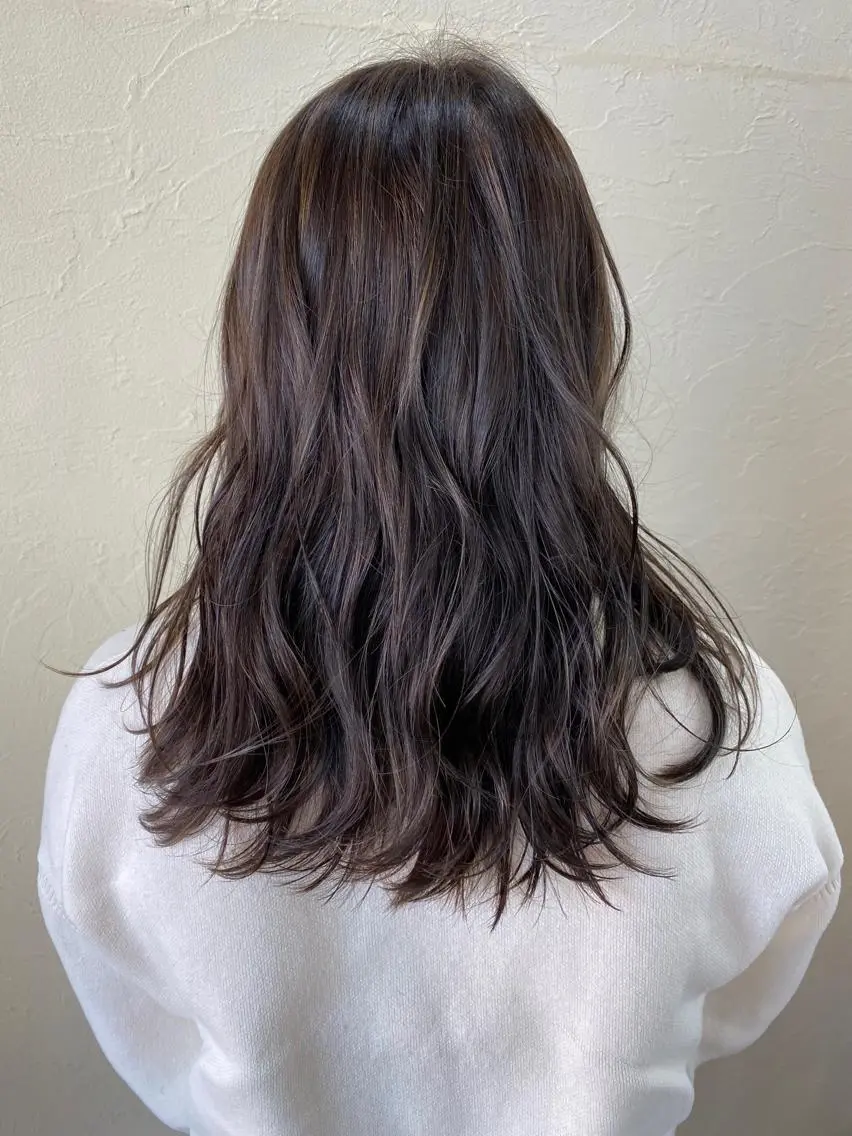 セミロング カラー ハイライトカラー ハイライト カット ヘアカラー トリートメント ENIF ヤマグチアツコのヘアスタイル