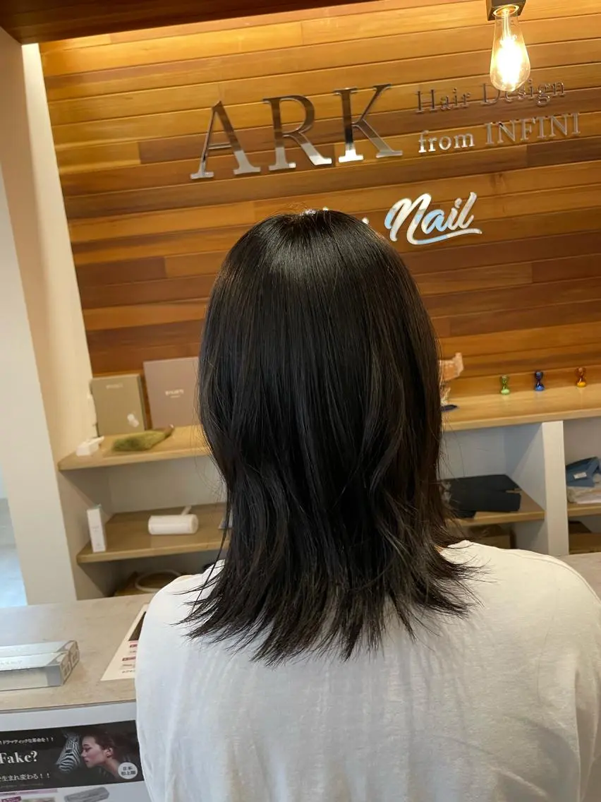 セミロング パーマ 外ハネヘア やまこし 美裕樹のヘアスタイル