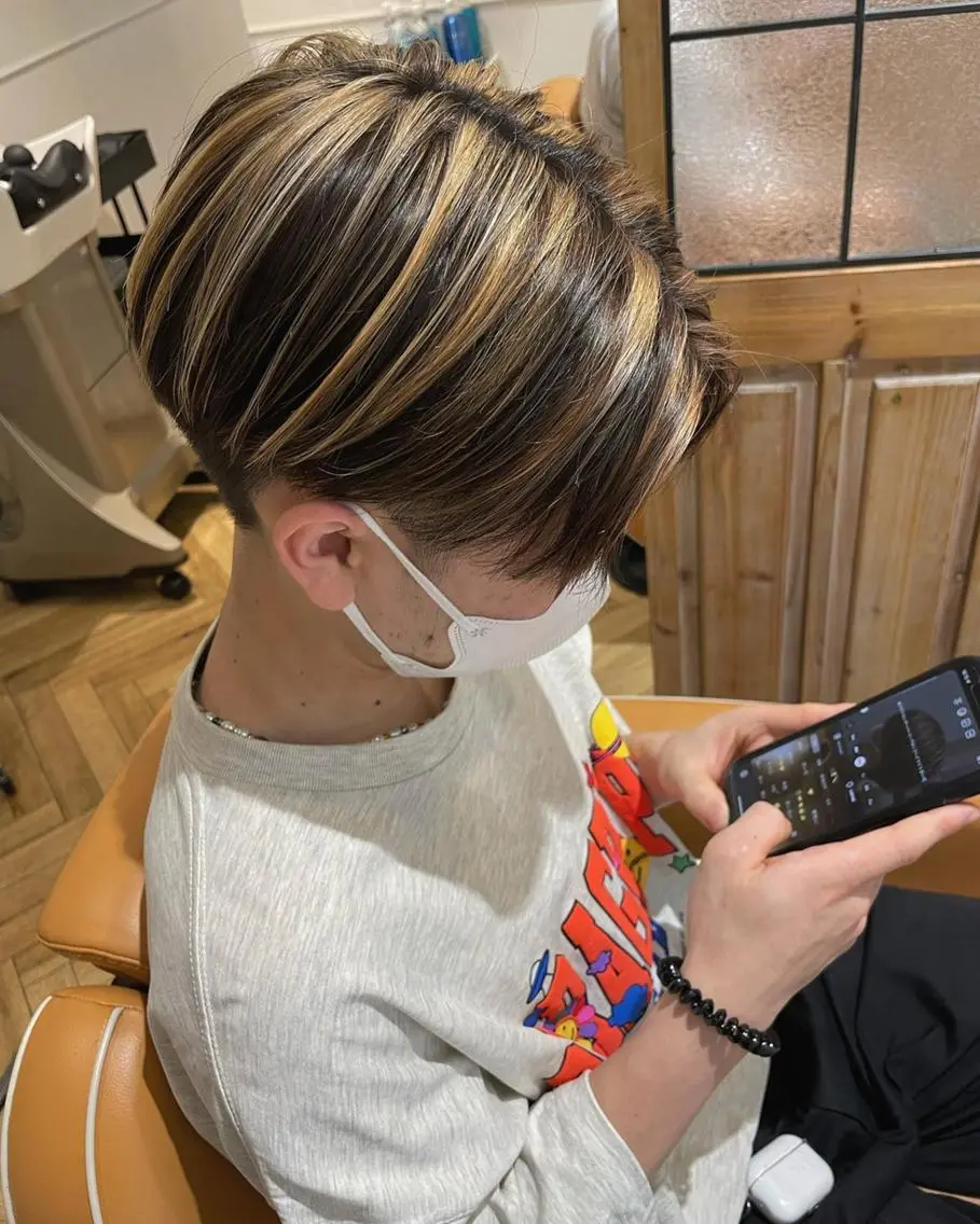 ミディアム カラー パーマ ヘアアレンジ メンズ キッズ ネイル マツエク・マツパ メンズハイライト 抜きっぱなしブロンド ハイライトカラー ハイライト 🫧垢抜けヘア🫧 SHIORIのヘアスタイル
