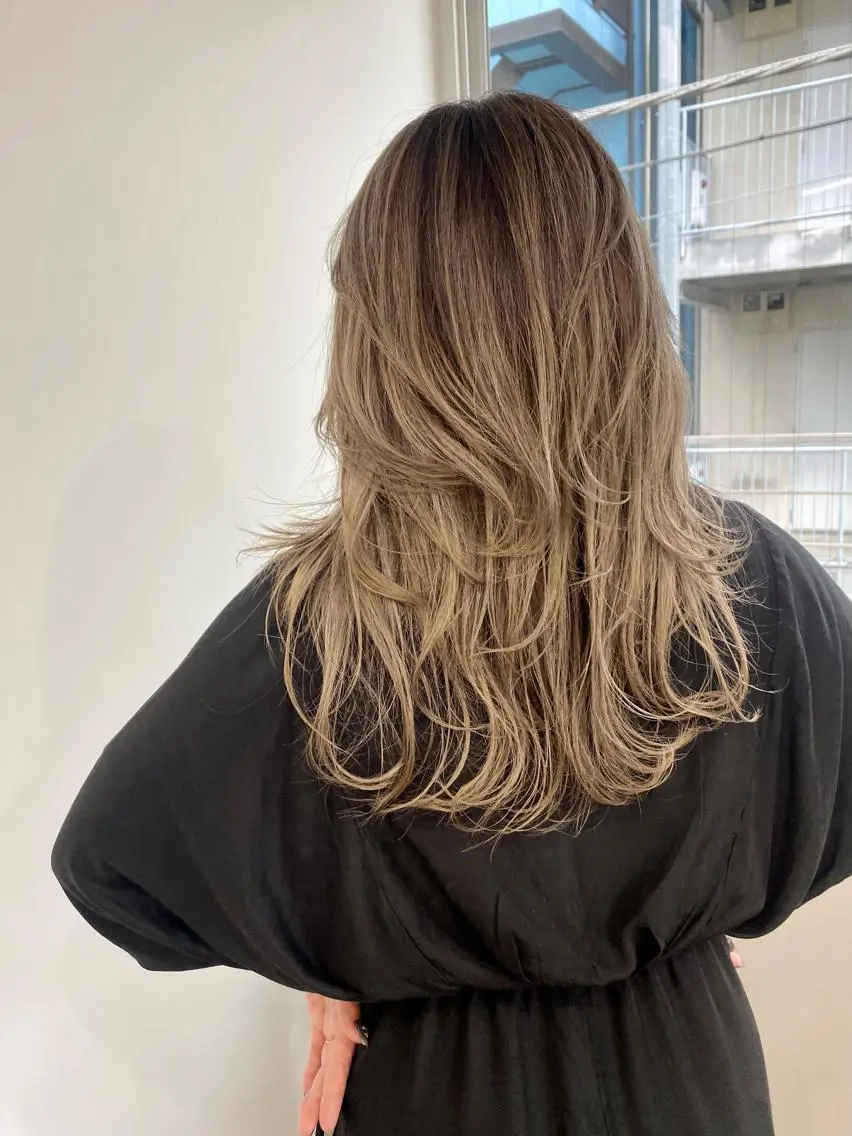 セミロング カラー セミロングパーマ アッシュ アッシュブラウン バレイヤージュ ベージュカラー ヘアカラー トリートメント ヘッドスパ 顔まわりレイヤー× 韓国ヘアオタベシンヤのヘアスタイル