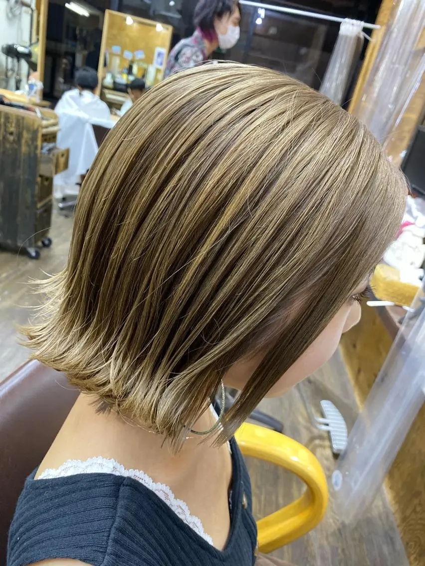 ショート カラー ブリーチ ヘアカラー IwAsh大和駅前店 河野亜里香のヘアスタイル
