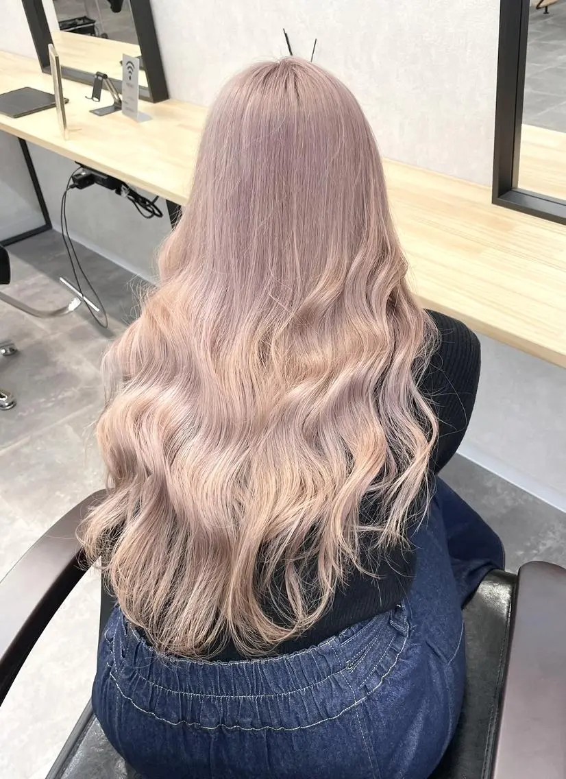 ロング ヘアアレンジ カラー ハイトーン カラーのヘアスタイル