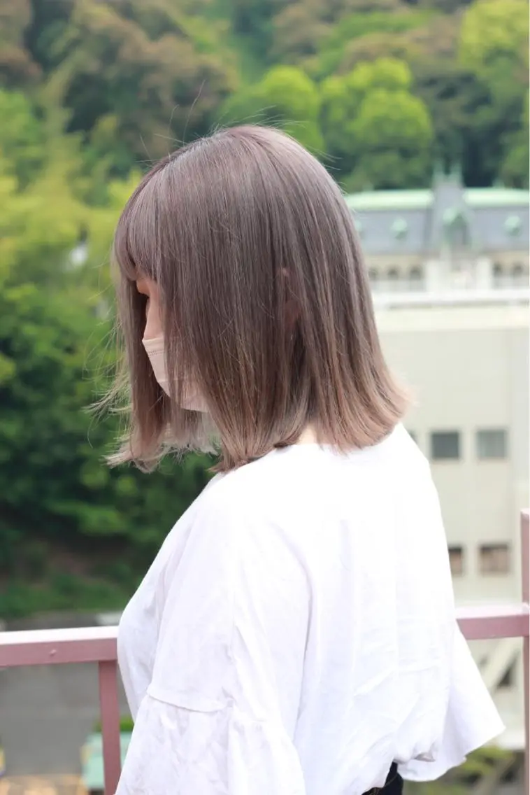 ミディアム カラー シルバー ホワイトシルバー ヘアカラー Viage （ビアージュ）のヘアスタイル